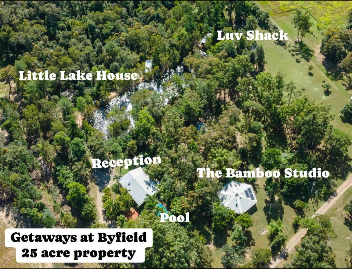 Villa Getaways At Byfield Esterno foto